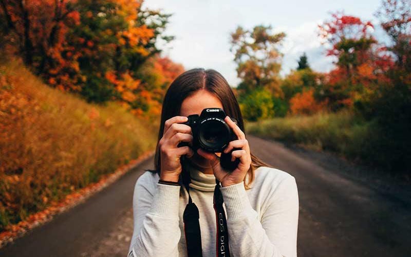 ژست عکاسی |چگونه در هنگام عکاسی ژست بگیریم؟